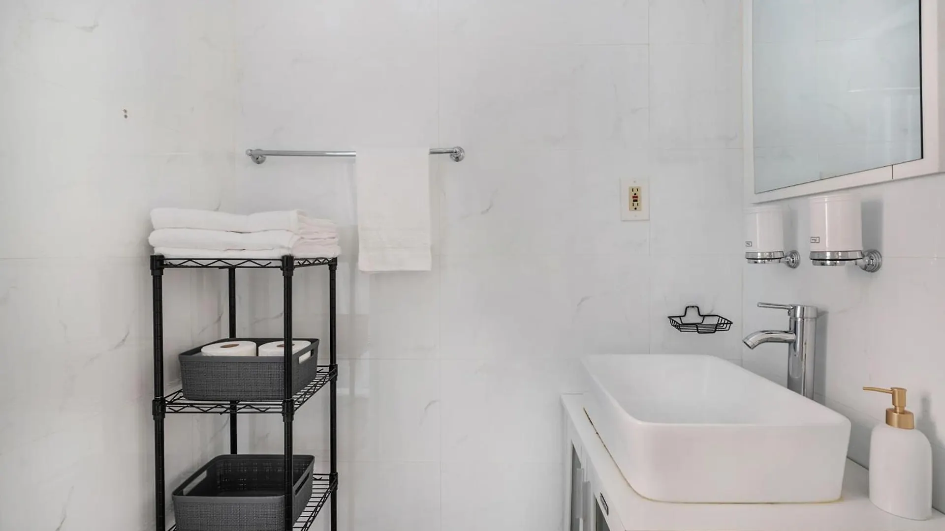 454-4R New 2Br Prime Midtown Best Value Sleeps 5 New York 0*,